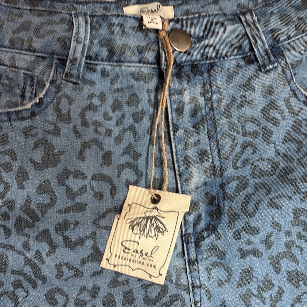 EASEL brand new with tag Blue Leopard Print Women's Shorts - Picture 4 of 10